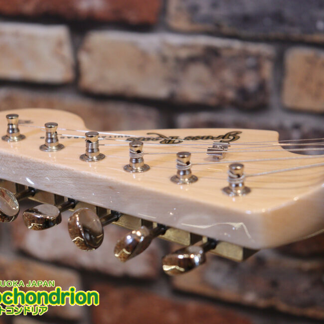 ローズ指板のスキャロップ仕様！ブラックパーツにモディファイ済です。２