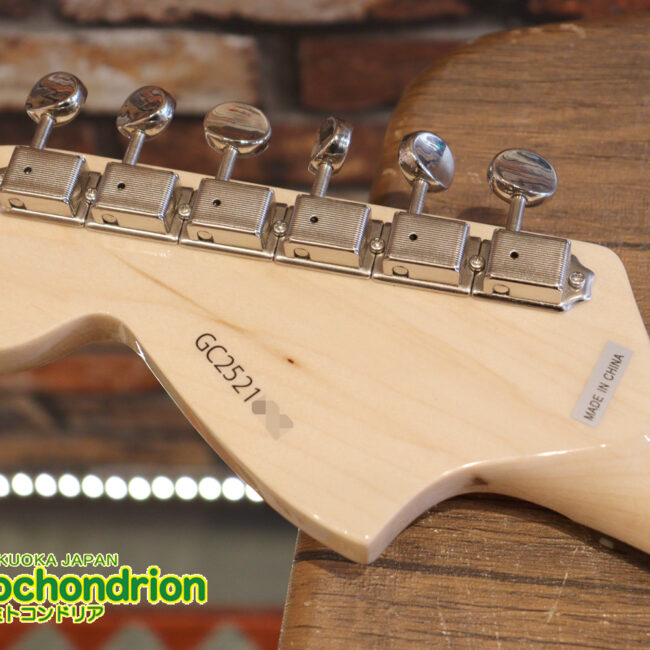 ローズ指板のスキャロップ仕様！ブラックパーツにモディファイ済です。２