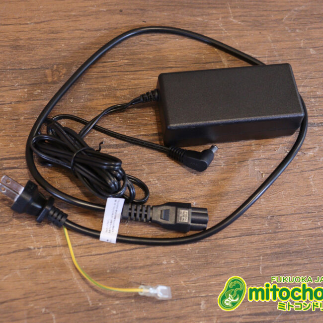 自宅用のミニアンプです。エフェクターも内蔵していて、ヘッドフォンも使えます！