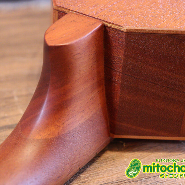 人差し指1本で簡単に弾ける、ヤイリギターとBEGINが誕生させた楽器です！