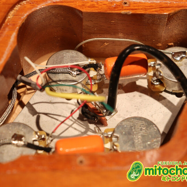 ゼブラビックアップを2基搭載したレスポールクラシックです！