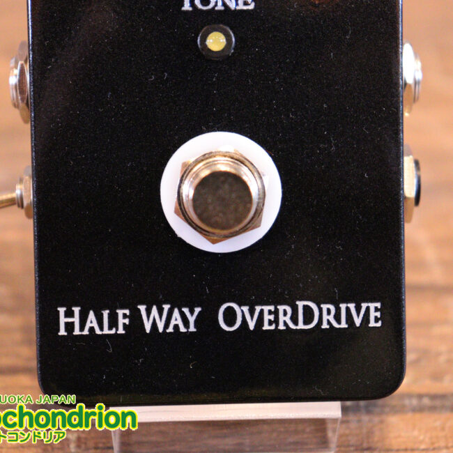 電圧を変化させ、ブースターからオーバードライブまで幅広い音作りが出来ます！