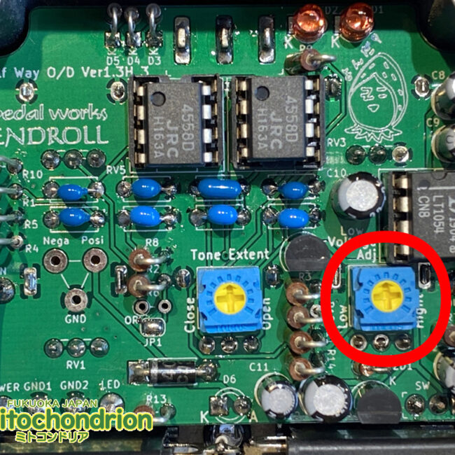 電圧を変化させ、ブースターからオーバードライブまで幅広い音作りが出来ます！