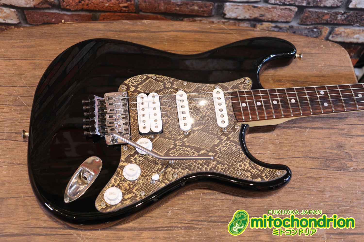 魔改造したフェンダージャパンのラージヘッドモデルです！（ダイナ製）