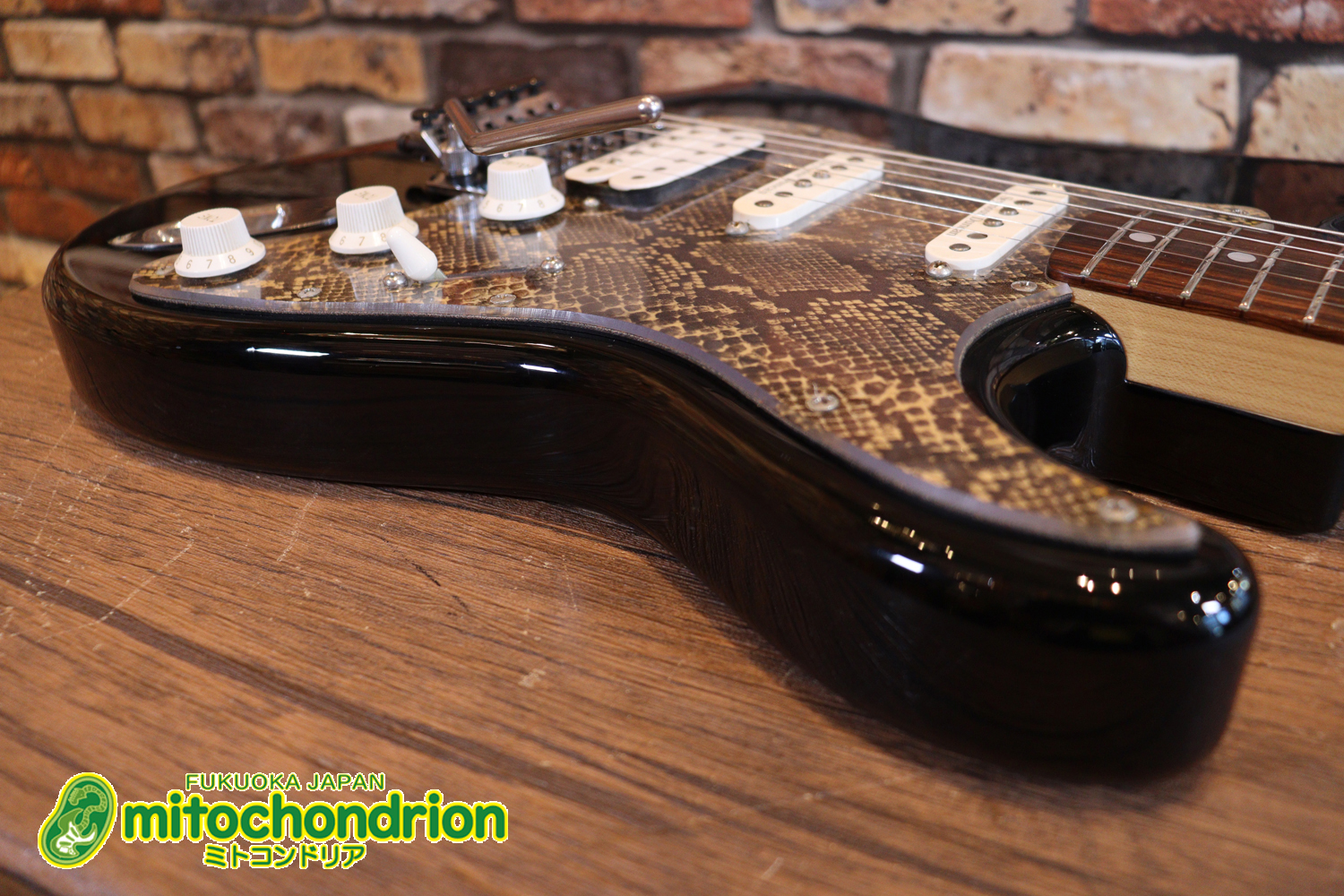 魔改造したフェンダージャパンのラージヘッドモデルです！（ダイナ製）