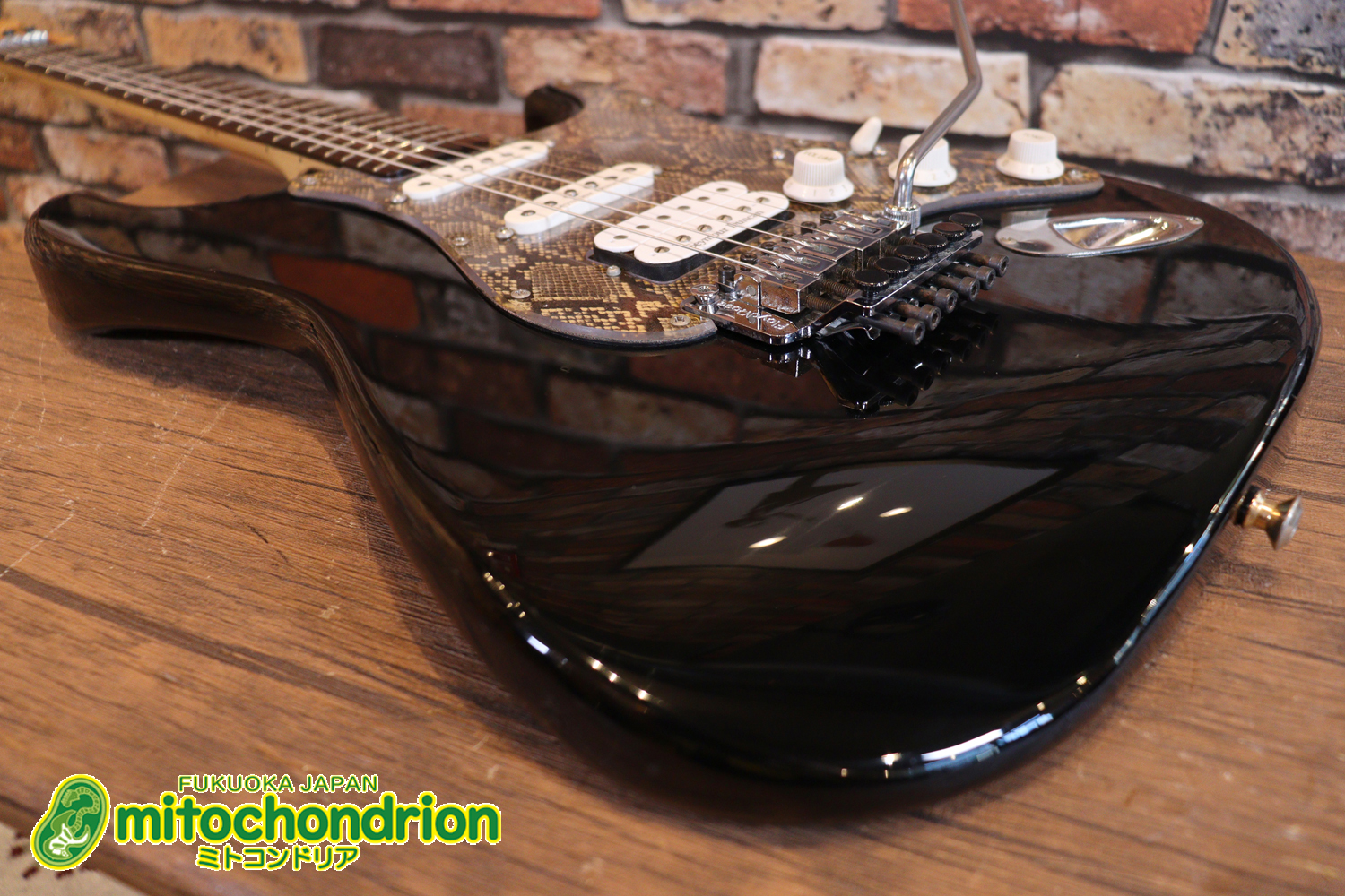 魔改造したフェンダージャパンのラージヘッドモデルです！（ダイナ製）