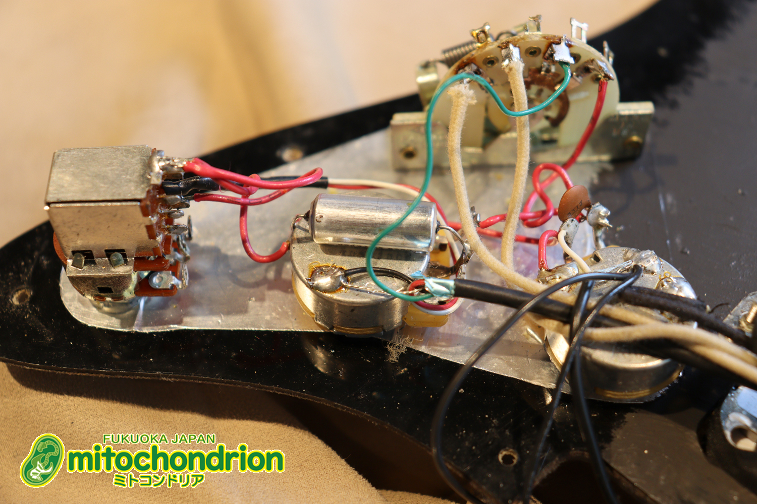 魔改造したフェンダージャパンのラージヘッドモデルです！（ダイナ製）