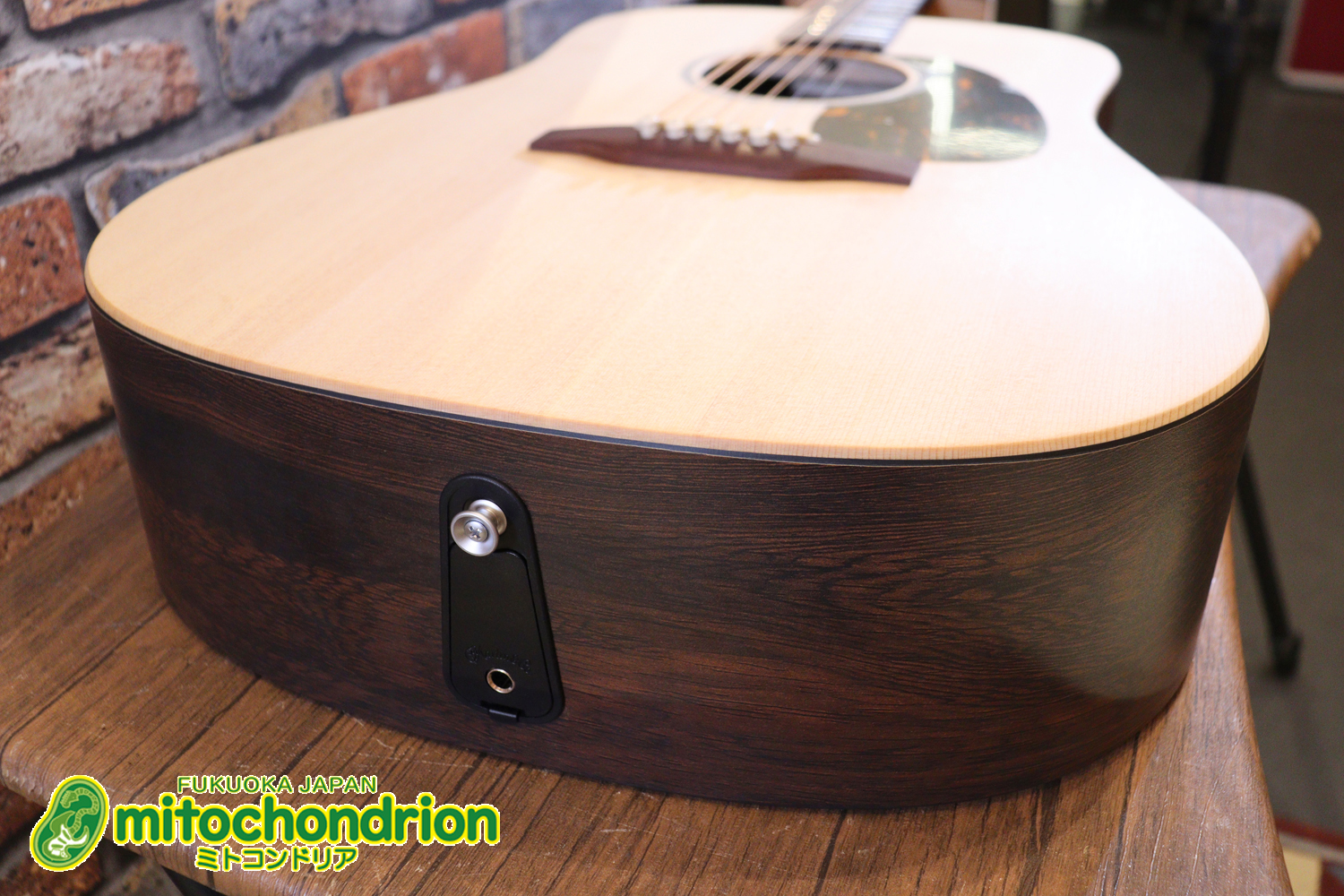 ずば抜けた耐久性があり、見た目もカッコ良いハカランダ柄のサイドバック！チューナー付きのエレアコです！D type