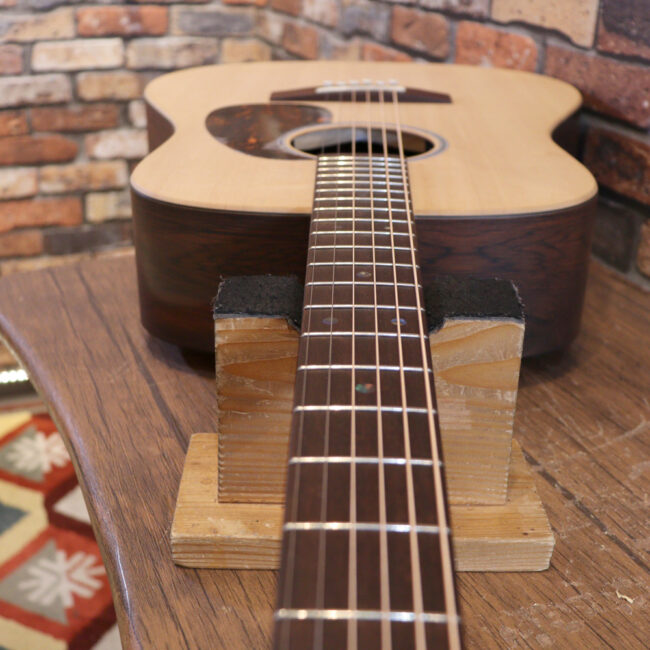 ずば抜けた耐久性があり、見た目もカッコ良いハカランダ柄のサイドバック！チューナー付きのエレアコです！D type