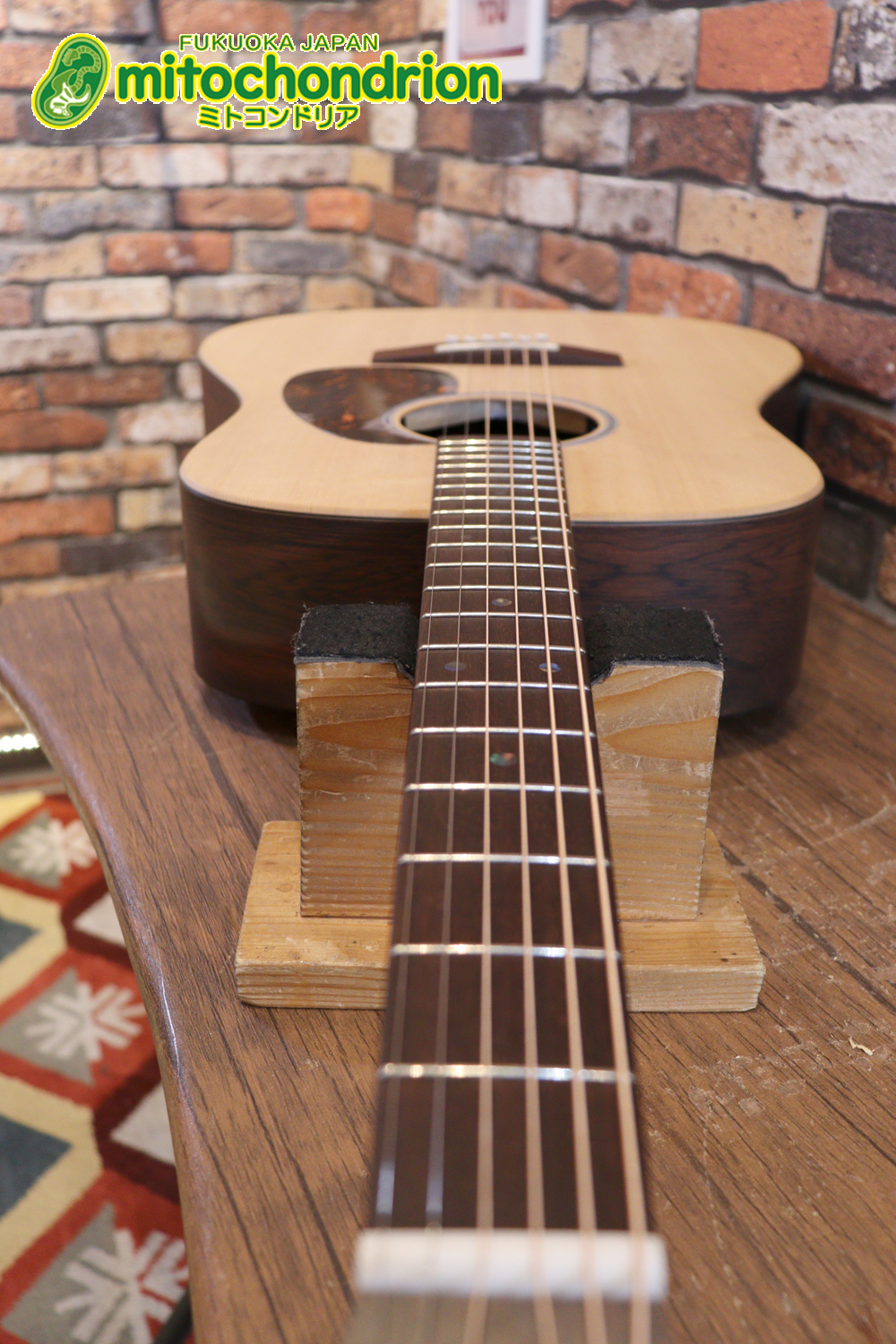 ずば抜けた耐久性があり、見た目もカッコ良いハカランダ柄のサイドバック！チューナー付きのエレアコです！D type