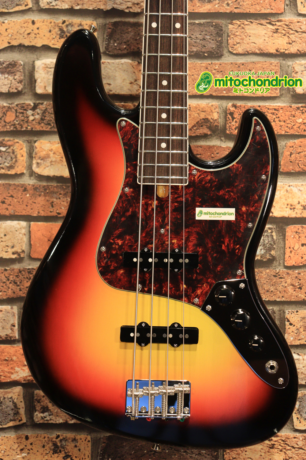 バインディング・ドットで21フレット仕様！