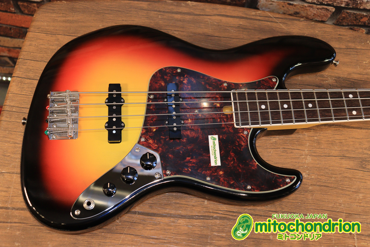 バインディング・ドットで21フレット仕様！