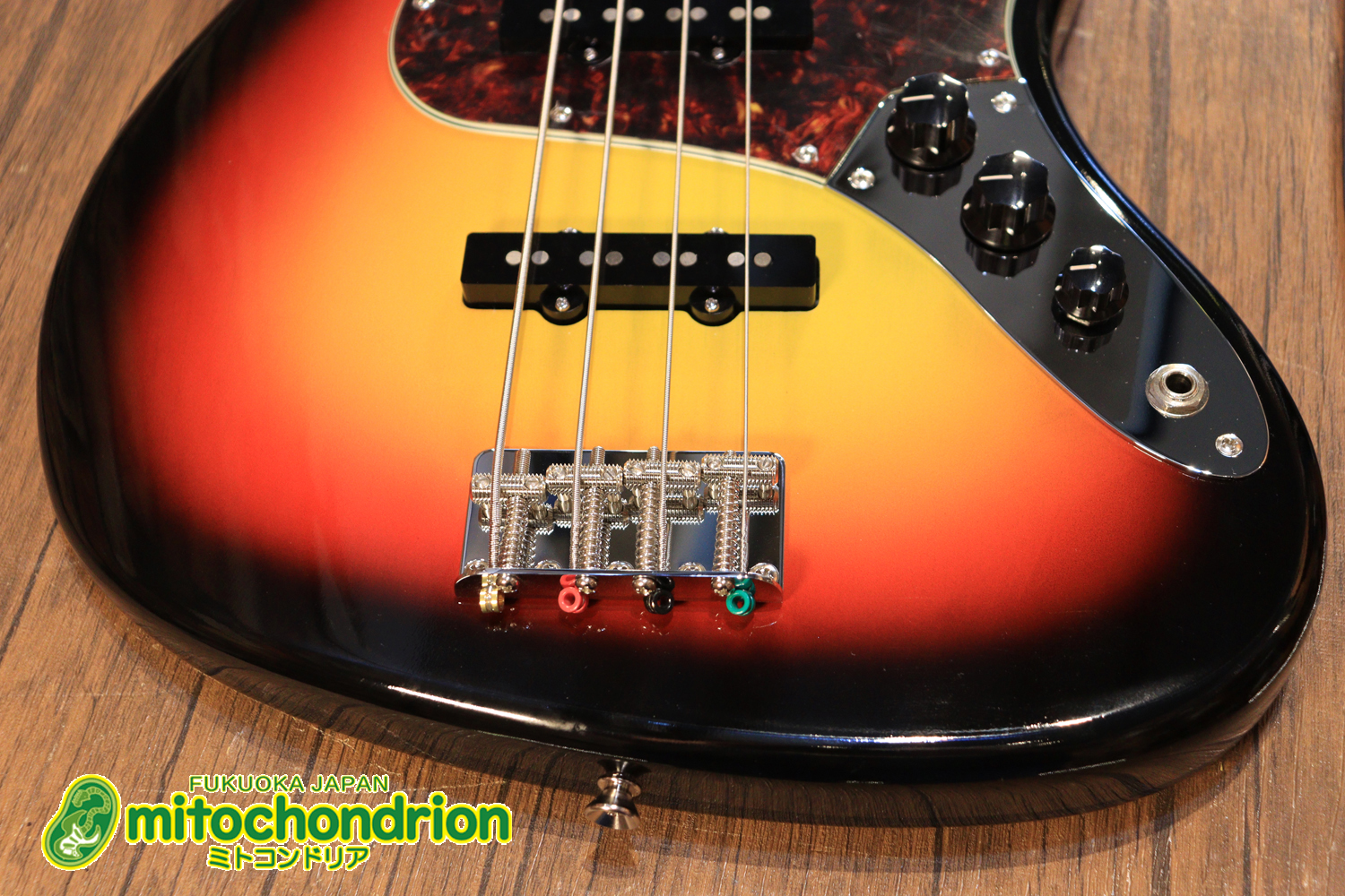 バインディング・ドットで21フレット仕様！