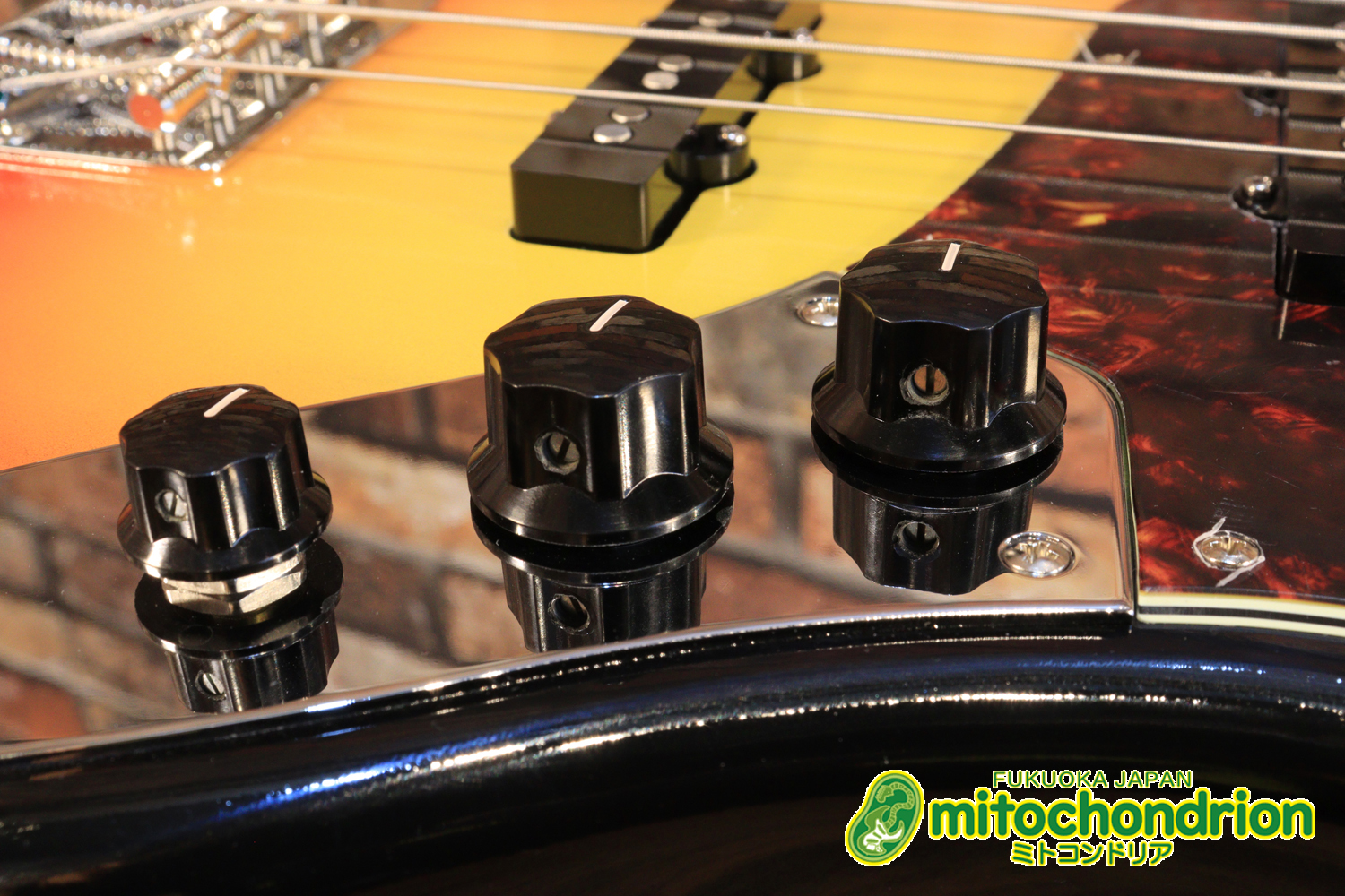 バインディング・ドットで21フレット仕様！