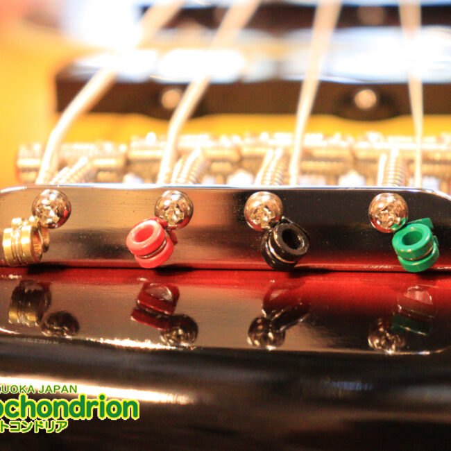 バインディング・ドットで21フレット仕様！