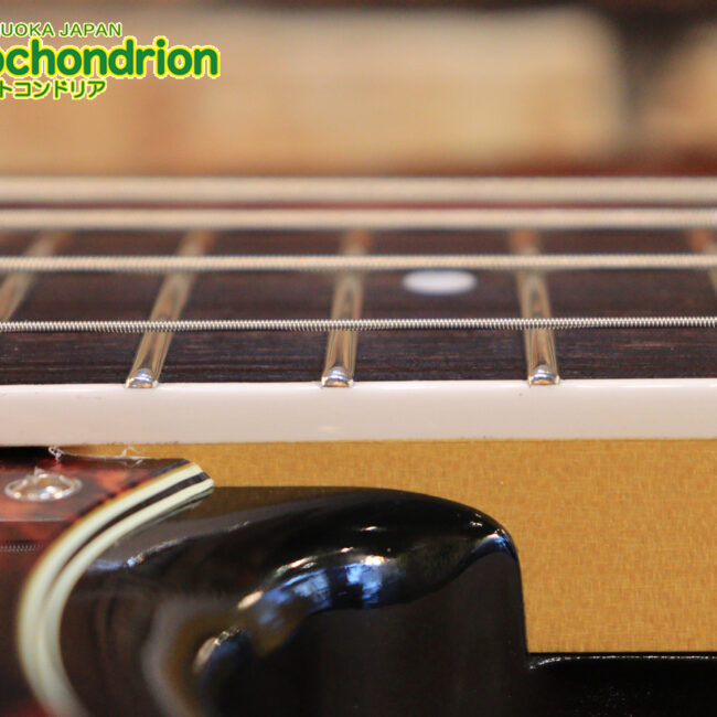 バインディング・ドットで21フレット仕様！