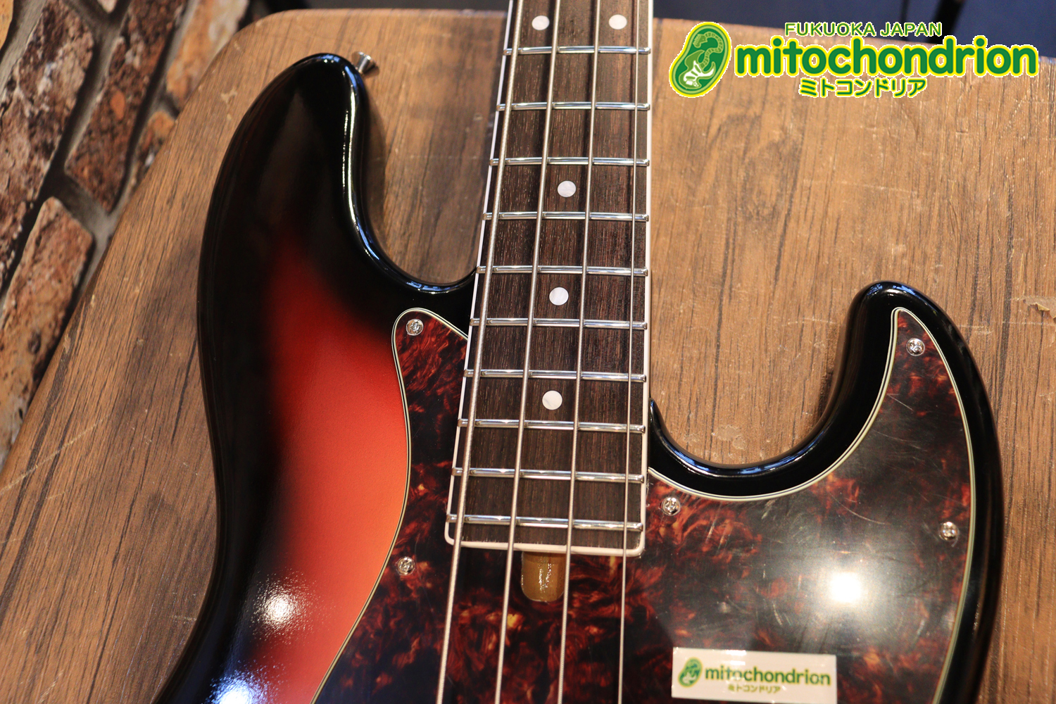 バインディング・ドットで21フレット仕様！