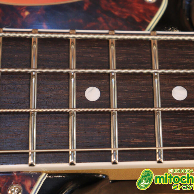 バインディング・ドットで21フレット仕様！