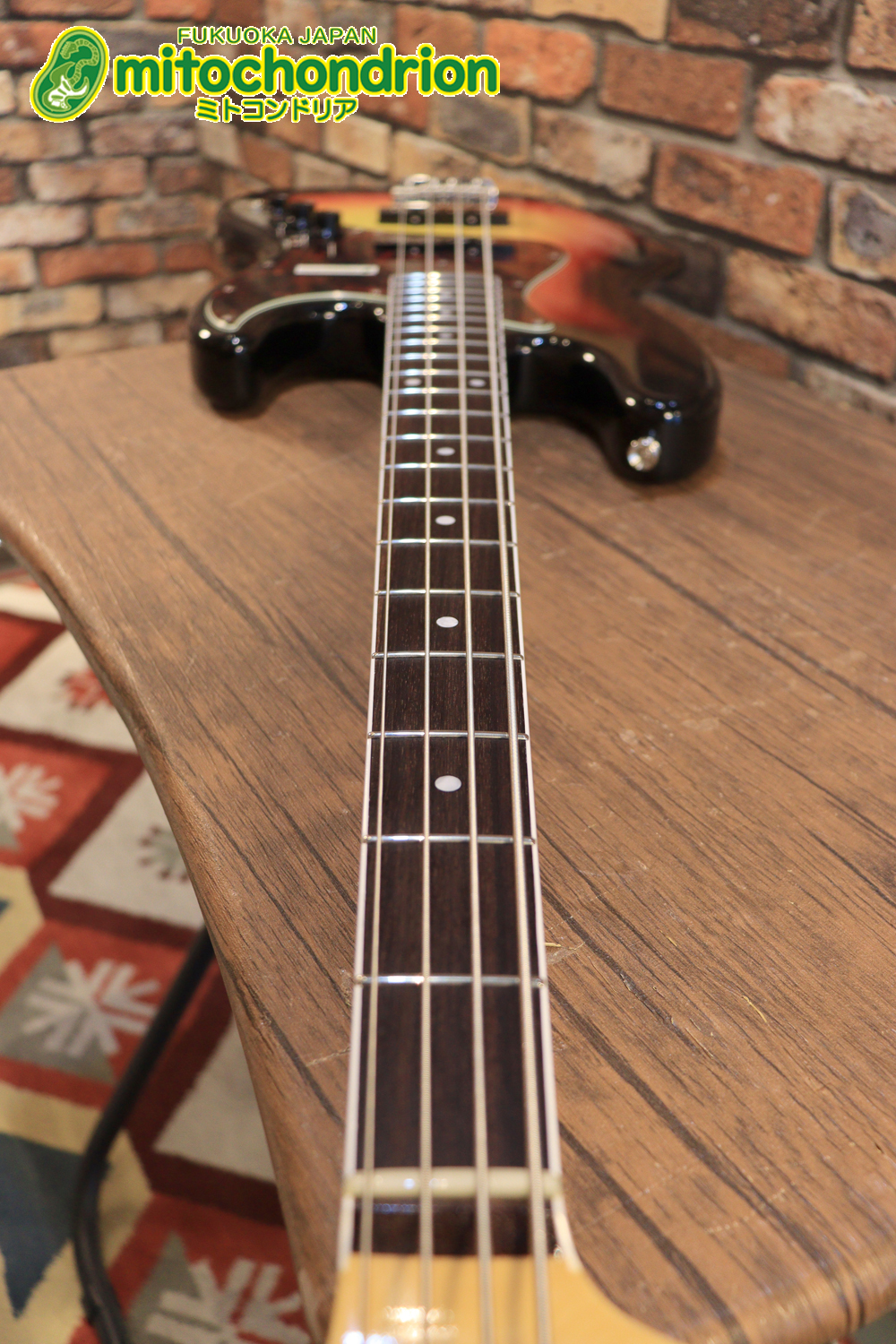 バインディング・ドットで21フレット仕様！