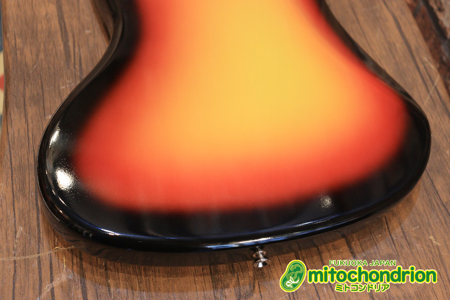 バインディング・ドットで21フレット仕様！