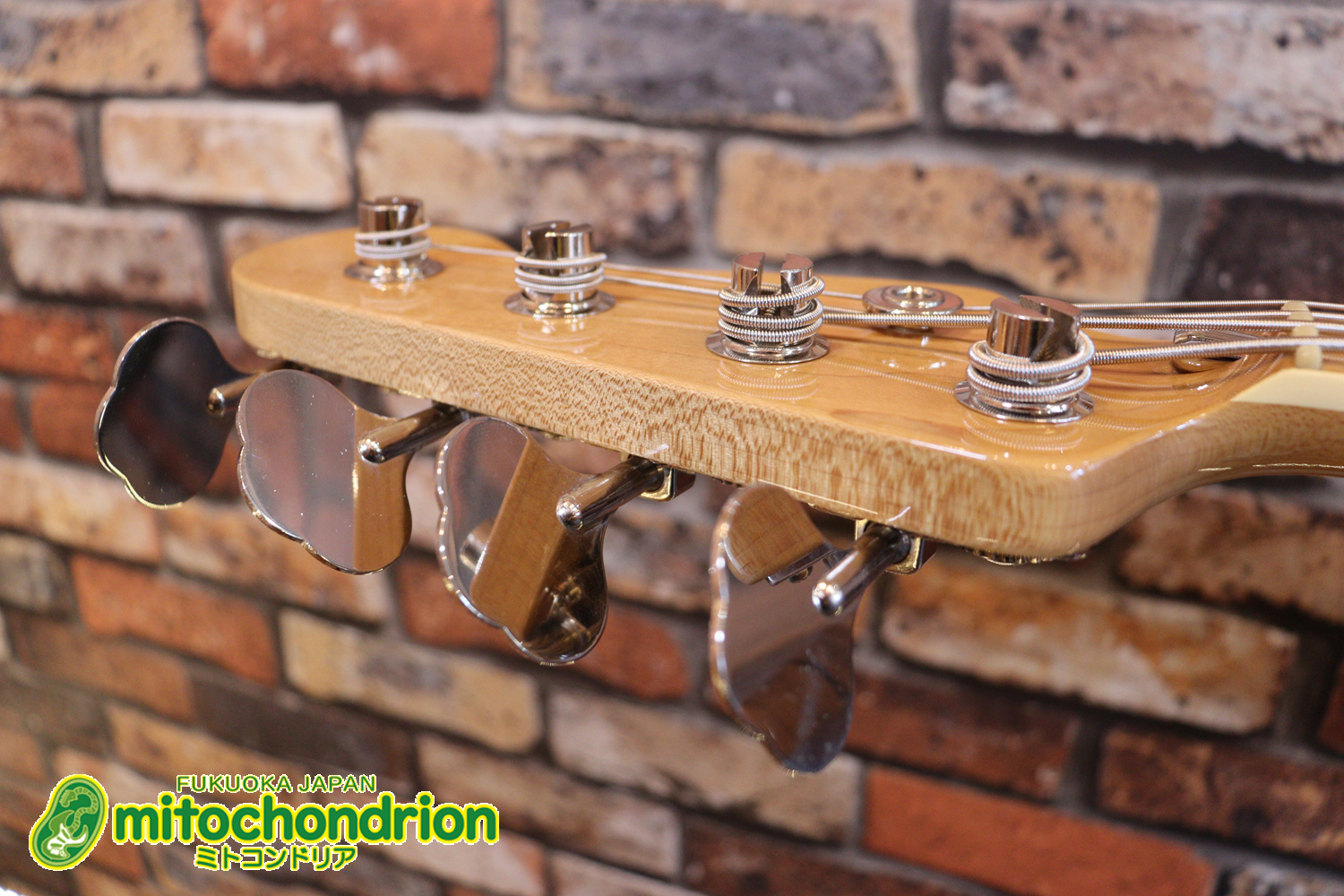 クオリティーがかなり高いミニジャズベースです！