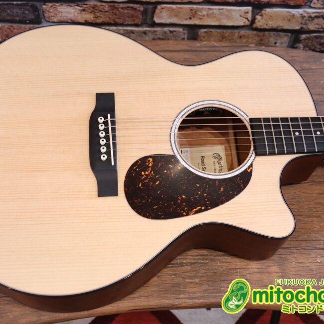 ドレッドノートとOOOの良い所を組み合わせたボディーのGPC！ハイフレットも弾きやすいです。