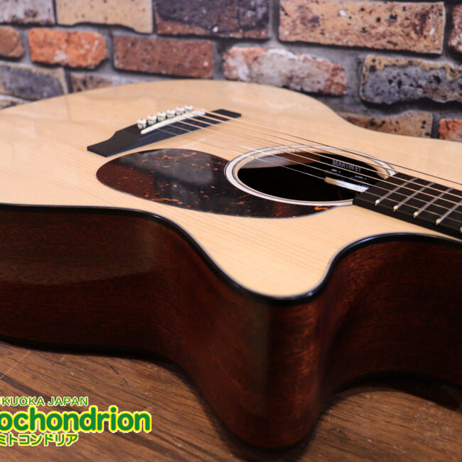 ドレッドノートとOOOの良い所を組み合わせたボディーのGPC！ハイフレットも弾きやすいです。