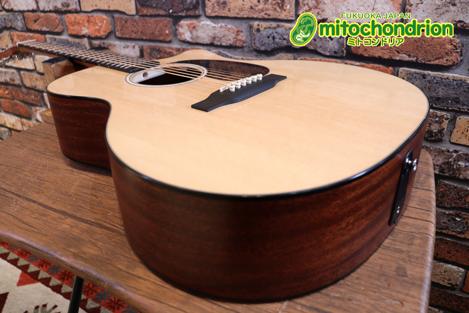 ドレッドノートとOOOの良い所を組み合わせたボディーのGPC！ハイフレットも弾きやすいです。