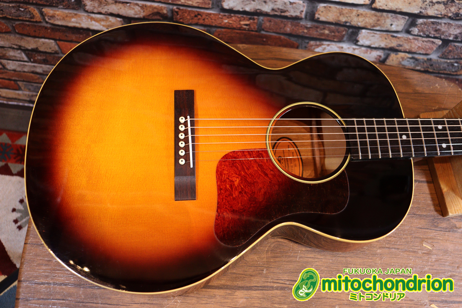 小ぶりなボディーでお馴染みL-00のエピフォンバージョンです！Gibsonヘッド！