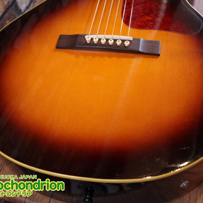 小ぶりなボディーでお馴染みL-00のエピフォンバージョンです！Gibsonヘッド！