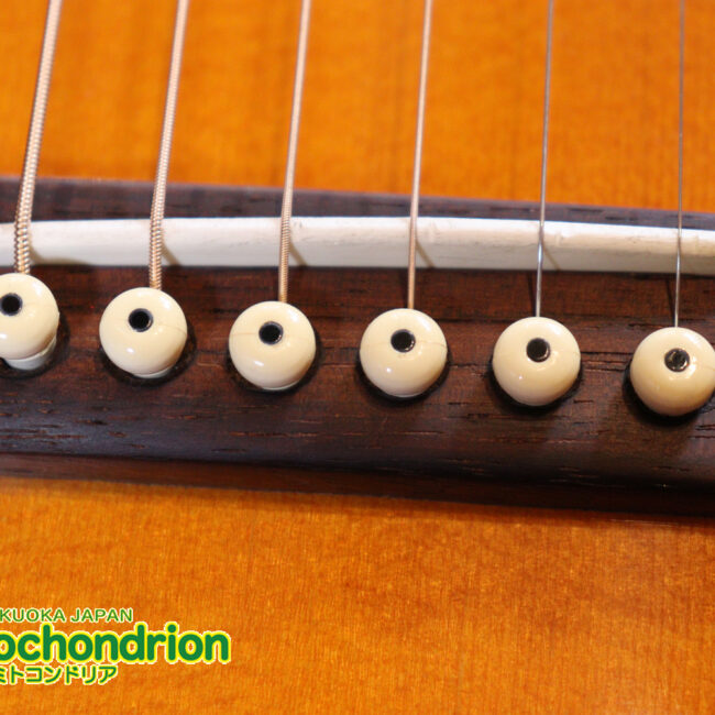 小ぶりなボディーでお馴染みL-00のエピフォンバージョンです！Gibsonヘッド！