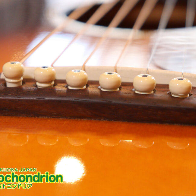 小ぶりなボディーでお馴染みL-00のエピフォンバージョンです！Gibsonヘッド！