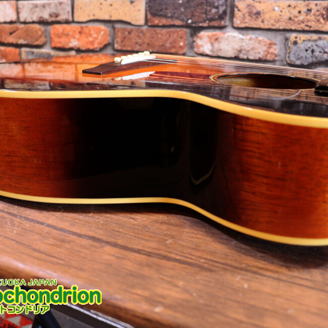 小ぶりなボディーでお馴染みL-00のエピフォンバージョンです！Gibsonヘッド！