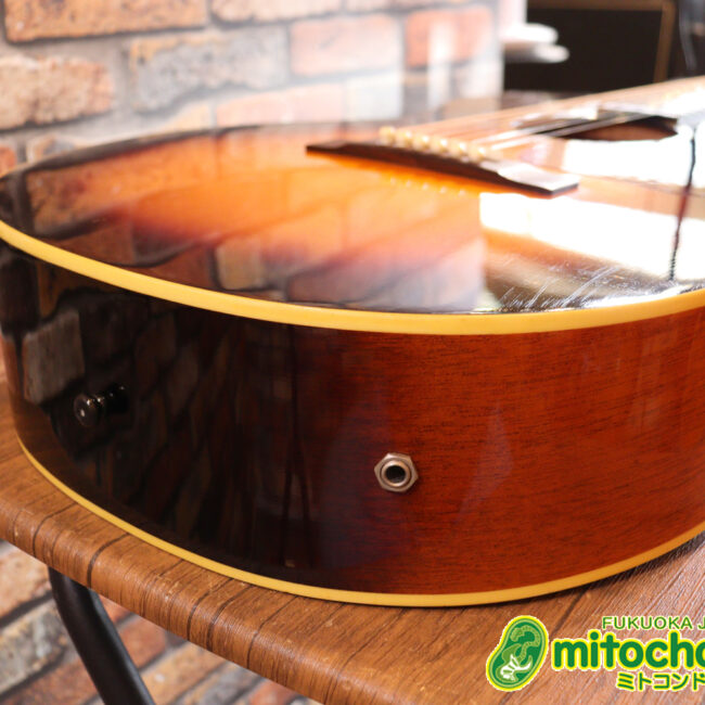 小ぶりなボディーでお馴染みL-00のエピフォンバージョンです！Gibsonヘッド！