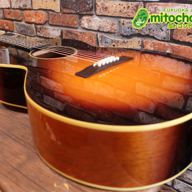 小ぶりなボディーでお馴染みL-00のエピフォンバージョンです！Gibsonヘッド！