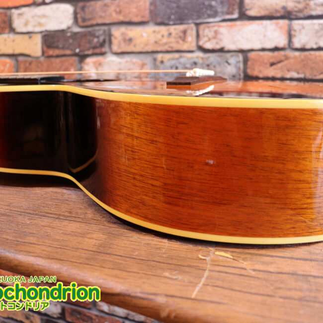 小ぶりなボディーでお馴染みL-00のエピフォンバージョンです！Gibsonヘッド！