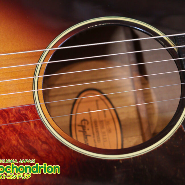 小ぶりなボディーでお馴染みL-00のエピフォンバージョンです！Gibsonヘッド！