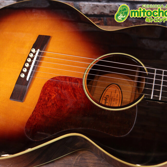 小ぶりなボディーでお馴染みL-00のエピフォンバージョンです！Gibsonヘッド！