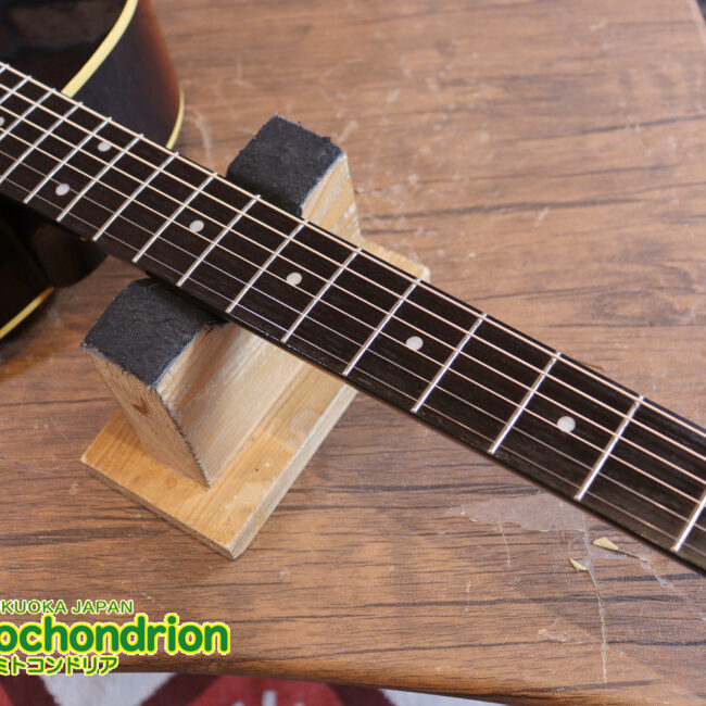 小ぶりなボディーでお馴染みL-00のエピフォンバージョンです！Gibsonヘッド！