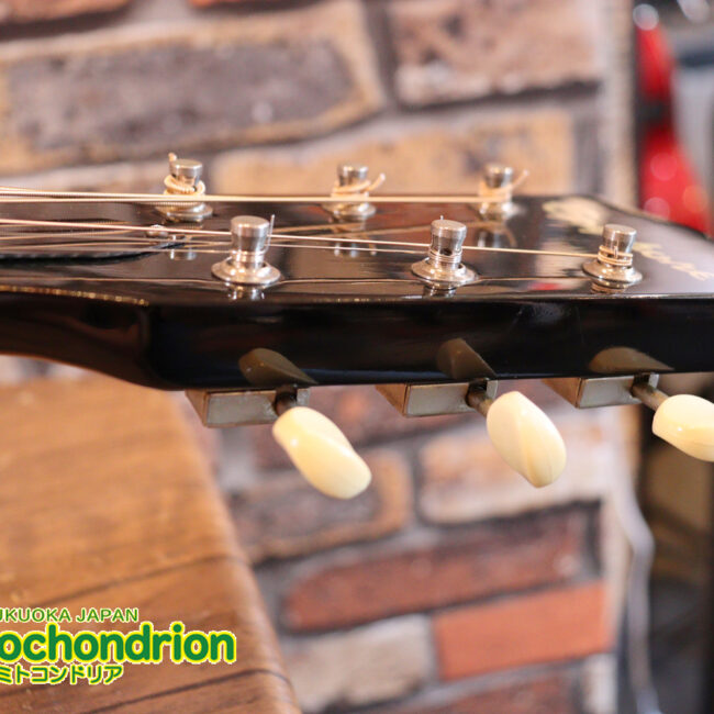 小ぶりなボディーでお馴染みL-00のエピフォンバージョンです！Gibsonヘッド！