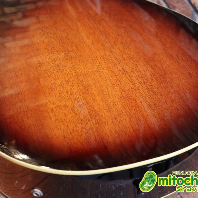 小ぶりなボディーでお馴染みL-00のエピフォンバージョンです！Gibsonヘッド！