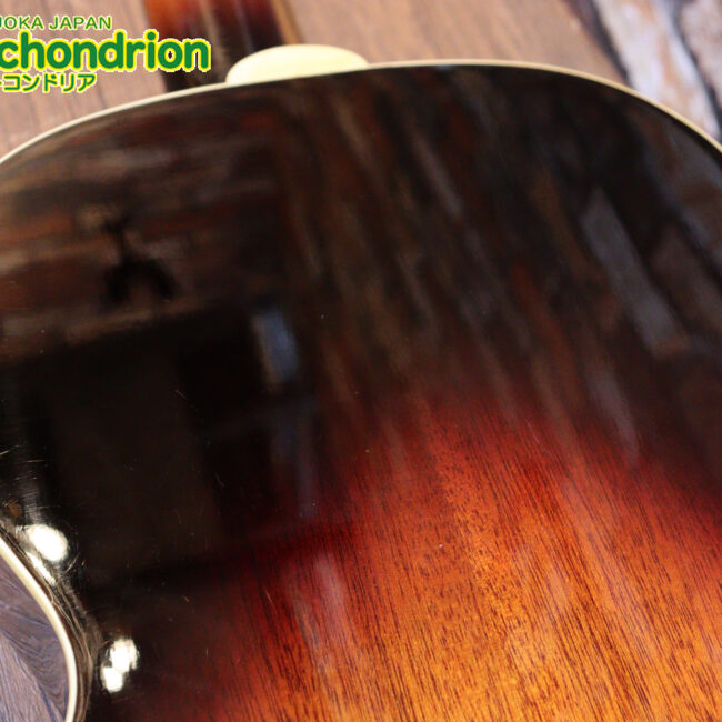 小ぶりなボディーでお馴染みL-00のエピフォンバージョンです！Gibsonヘッド！