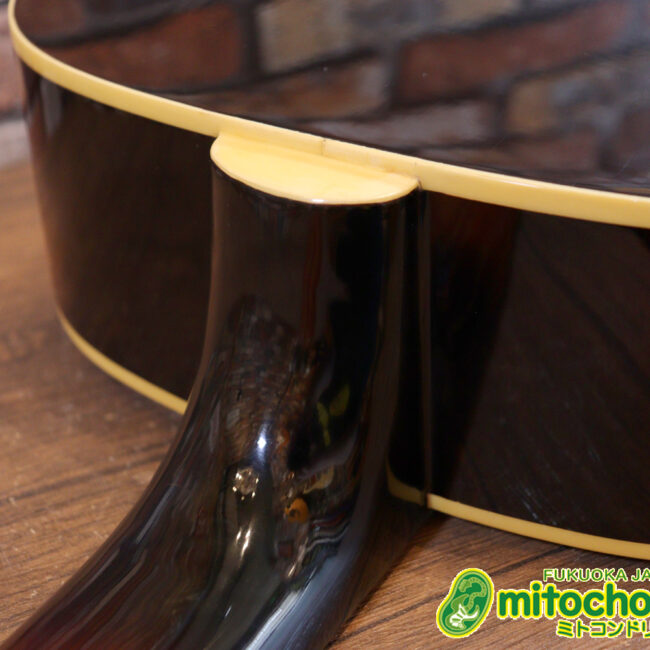 小ぶりなボディーでお馴染みL-00のエピフォンバージョンです！Gibsonヘッド！