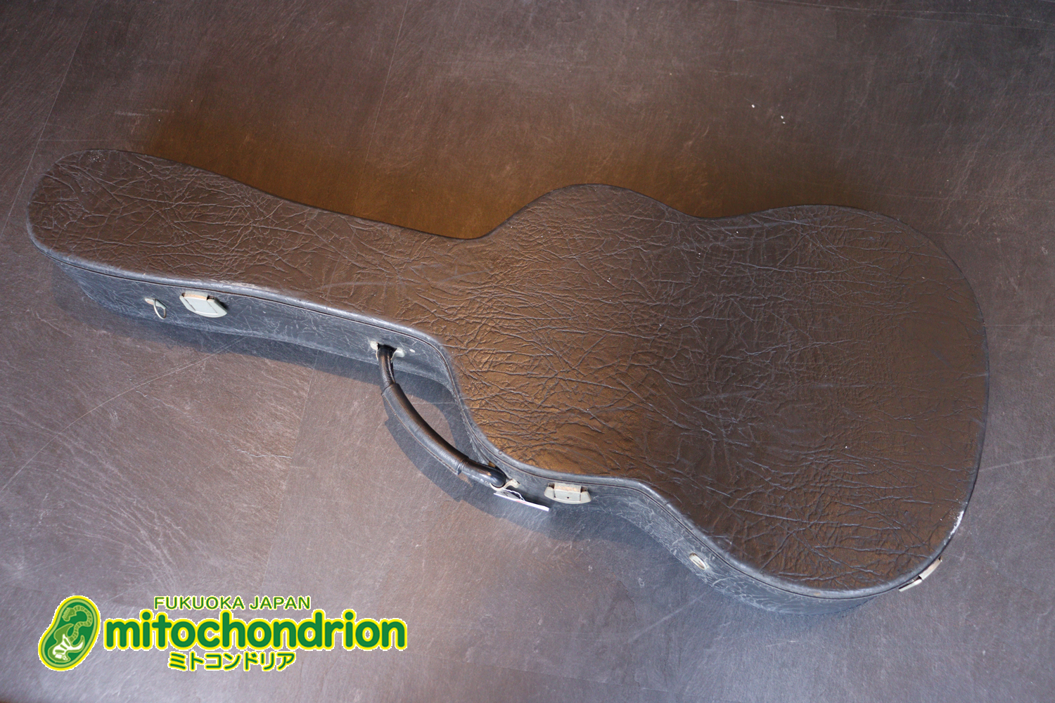 小ぶりなボディーでお馴染みL-00のエピフォンバージョンです！Gibsonヘッド！