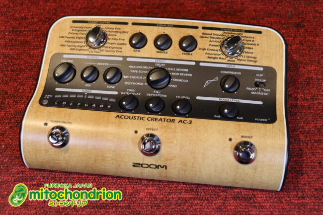 アコースティック用のプリアンプ、エフェクター、アコースティックモデリングを搭載！チューナー付！