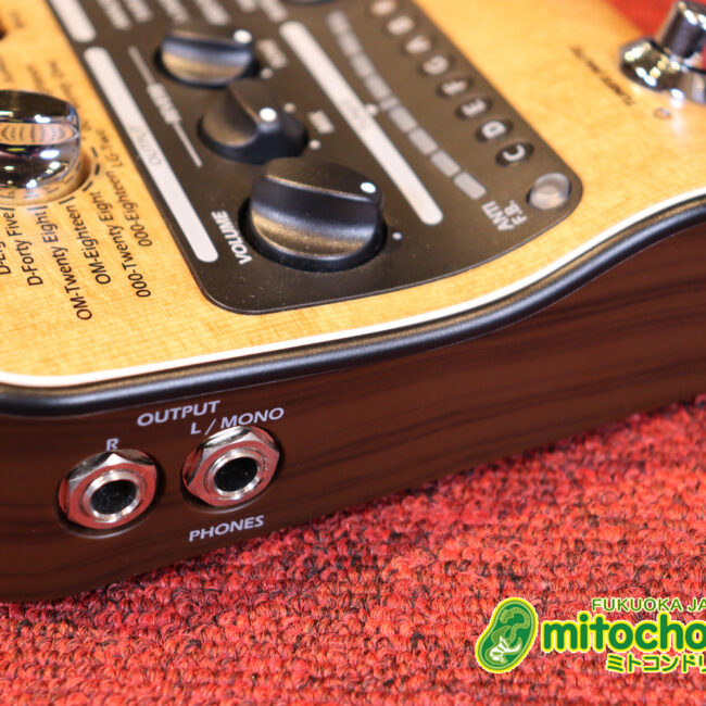 アコースティック用のプリアンプ、エフェクター、アコースティックモデリングを搭載！チューナー付！