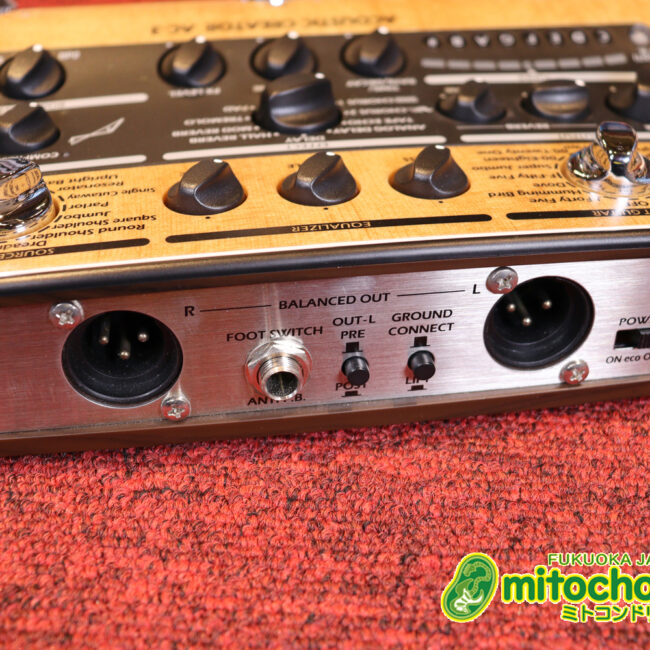 アコースティック用のプリアンプ、エフェクター、アコースティックモデリングを搭載！チューナー付！