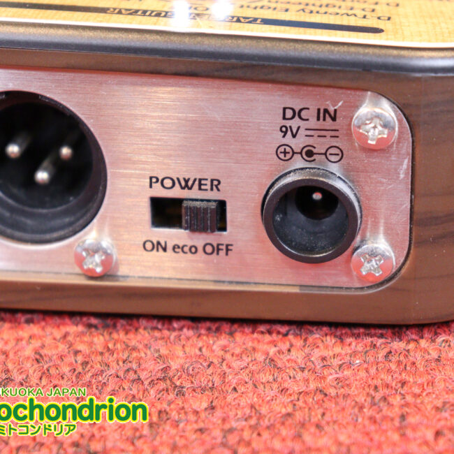 アコースティック用のプリアンプ、エフェクター、アコースティックモデリングを搭載！チューナー付！