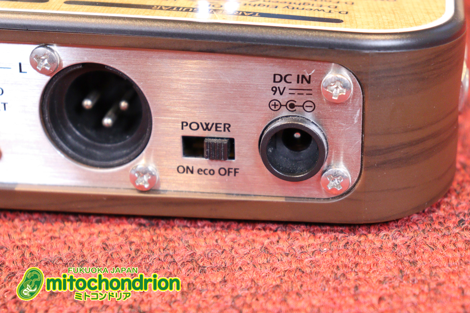 アコースティック用のプリアンプ、エフェクター、アコースティックモデリングを搭載！チューナー付！