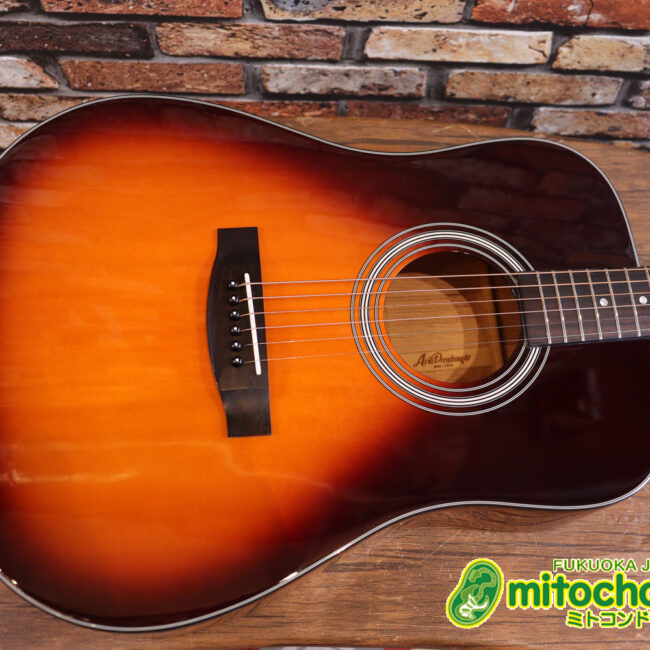 これから始めるプレイヤーにもお勧め！トップ材は単板です。クリップチューナー付き！